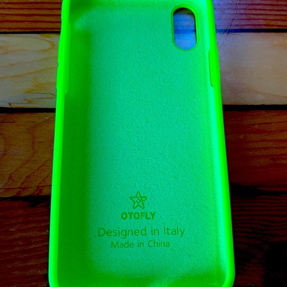 Silicone iPhone XS/S case - Picture 2 of 3